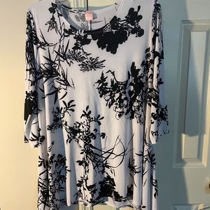 White & Black Floral patterned Shirt in 3XL